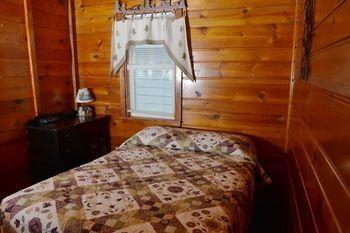 فندق Au Sableفي  Lucky Horseshoe Cabins المظهر الخارجي الصورة